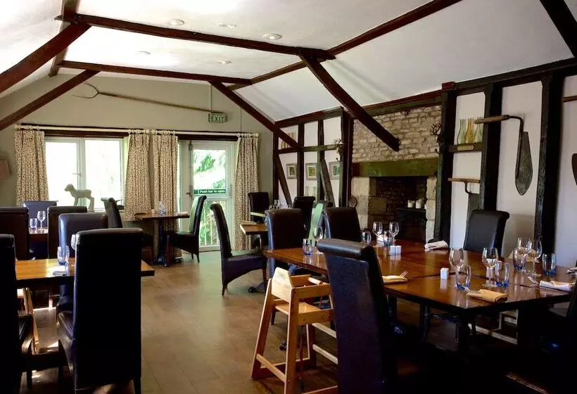 ホテル The Lamb Inn