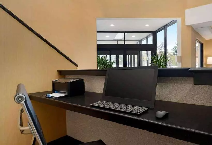 汽车旅馆 Days Inn By Wyndham Tamworth