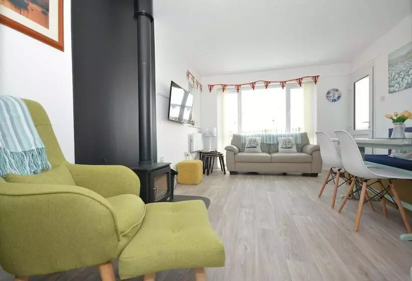 Beach Front 3 Bed Cottage And Hot Tub Kessingland