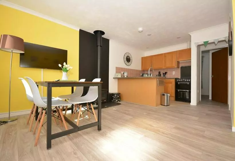 Beach Front 3 Bed Cottage And Hot Tub Kessingland