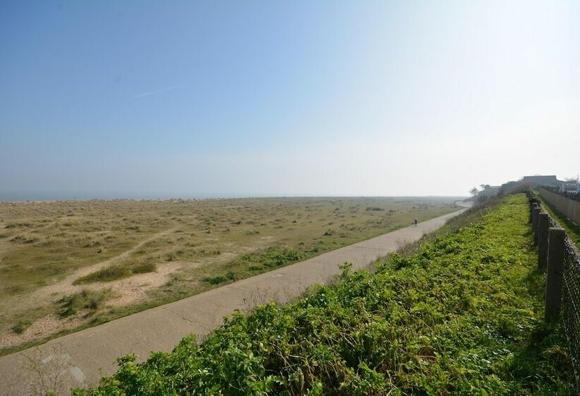 Beach Front 3 Bed Cottage And Hot Tub Kessingland