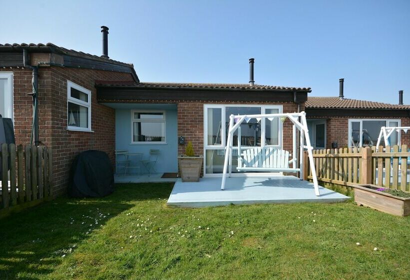 Beach Front 3 Bed Cottage And Hot Tub Kessingland