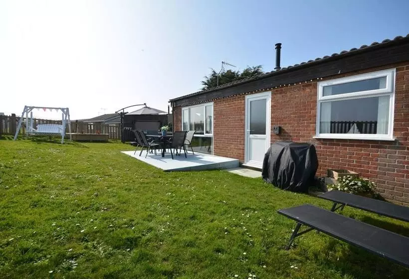 Beach Front 3 Bed Cottage And Hot Tub Kessingland