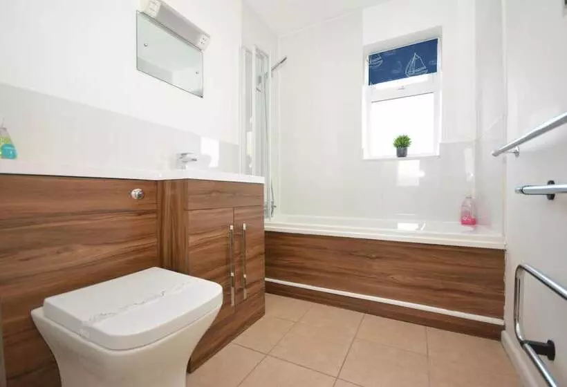 Beach Front 3 Bed Cottage And Hot Tub Kessingland