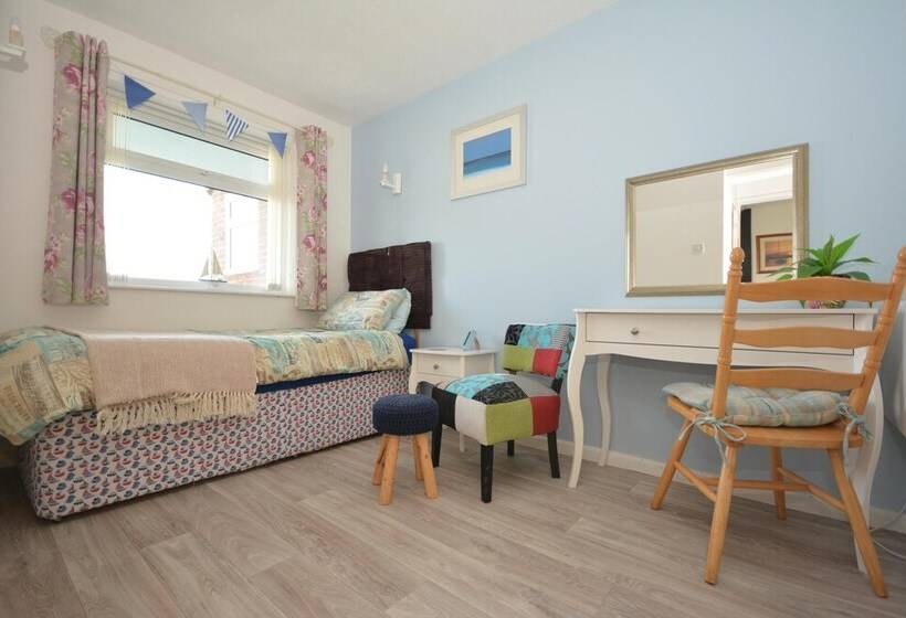 Beach Front 3 Bed Cottage And Hot Tub Kessingland