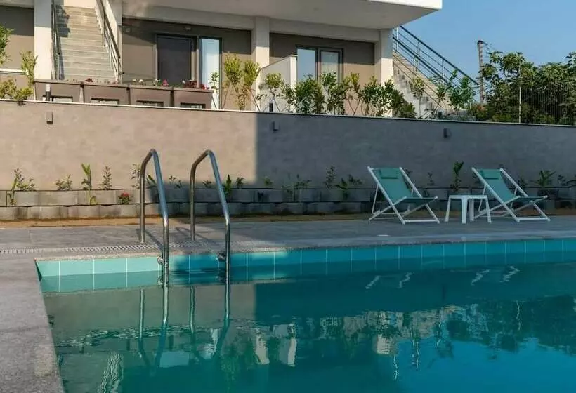 Hotelli Heraclea Suites