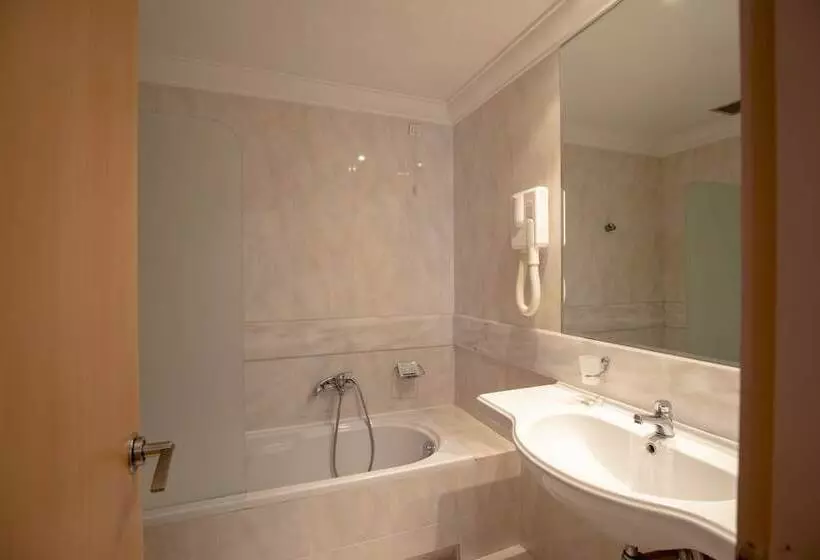 ホテル Kypreos Kamena Vourla