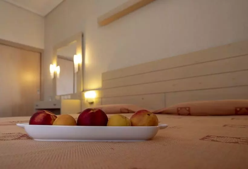 ホテル Kypreos Kamena Vourla