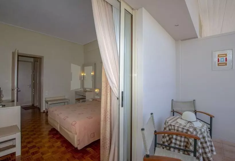 ホテル Kypreos Kamena Vourla