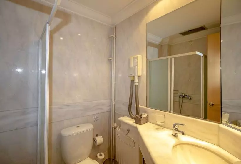 ホテル Kypreos Kamena Vourla