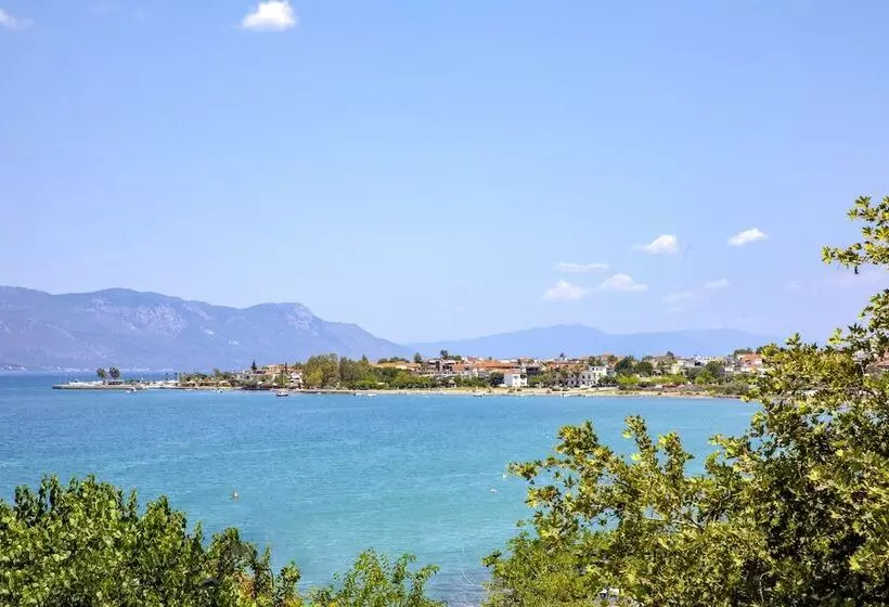 ホテル Kypreos Kamena Vourla