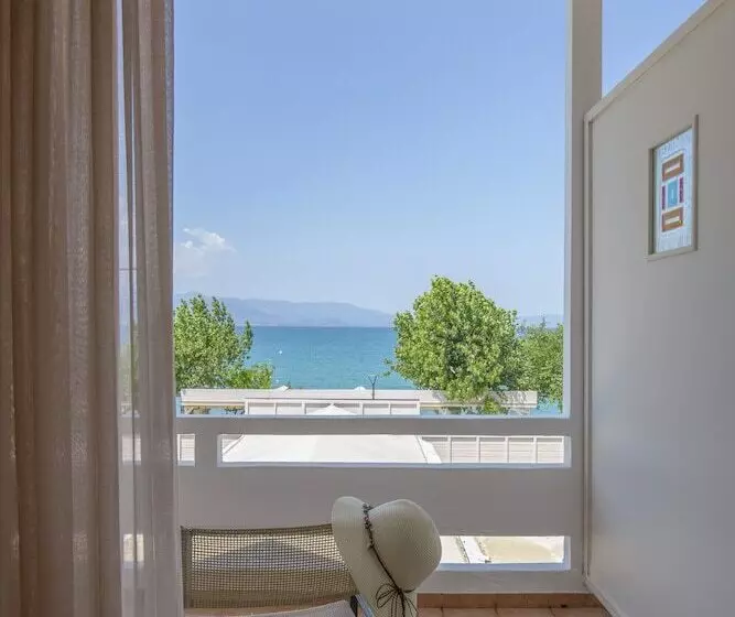 ホテル Kypreos Kamena Vourla