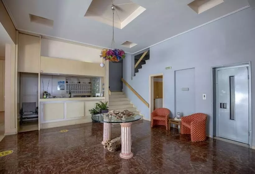 ホテル Kypreos Kamena Vourla