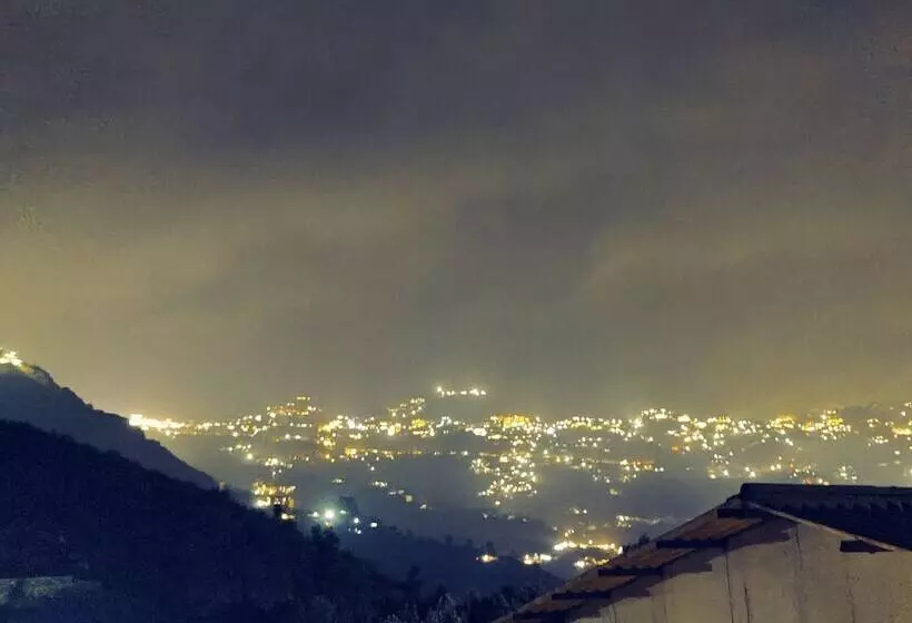 Hotelli Saiva Hill Resort