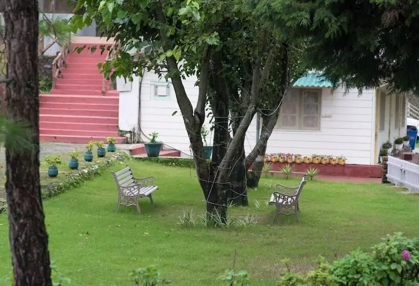 Hotelli Saiva Hill Resort