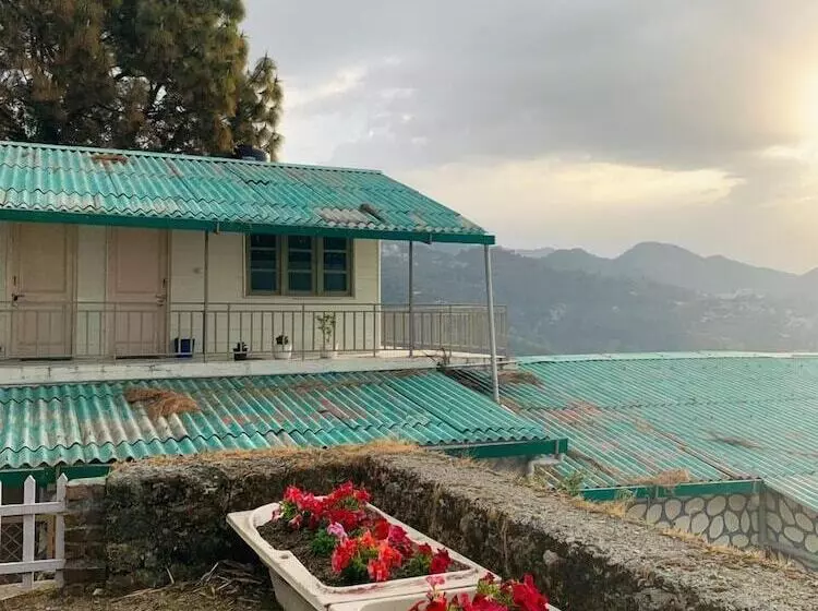 Hotelli Saiva Hill Resort