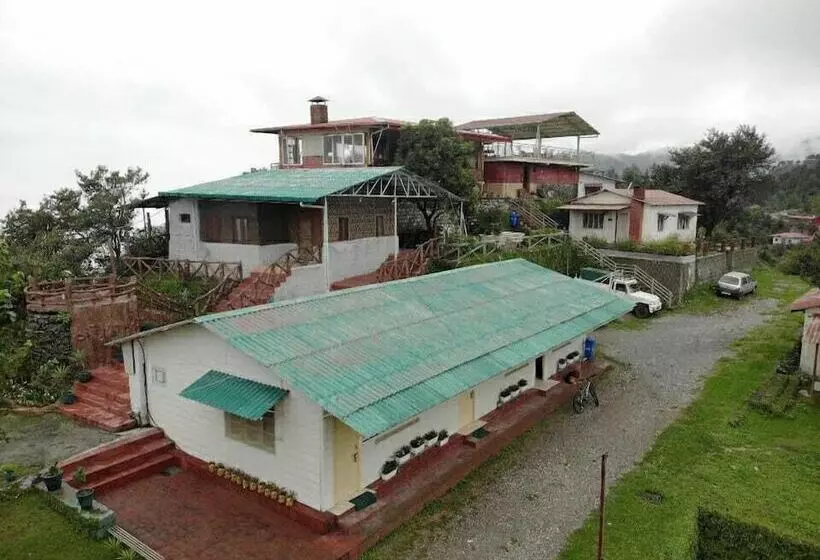 Hotelli Saiva Hill Resort