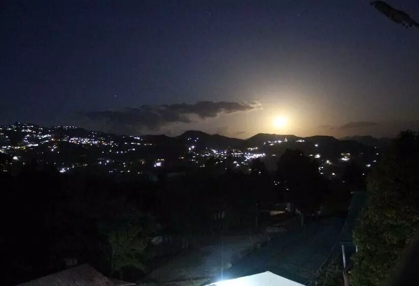 Hotelli Saiva Hill Resort