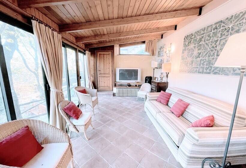 هتل Spoleto Splash : Toretta/wifi/aircon/dishwasher Large Terrace, Patio, Gardens