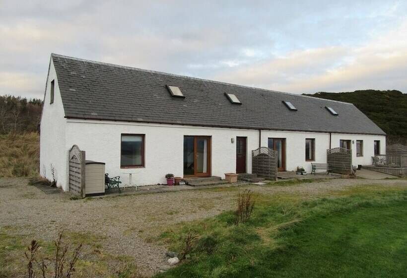 Kestrel, Longhouse Cottages