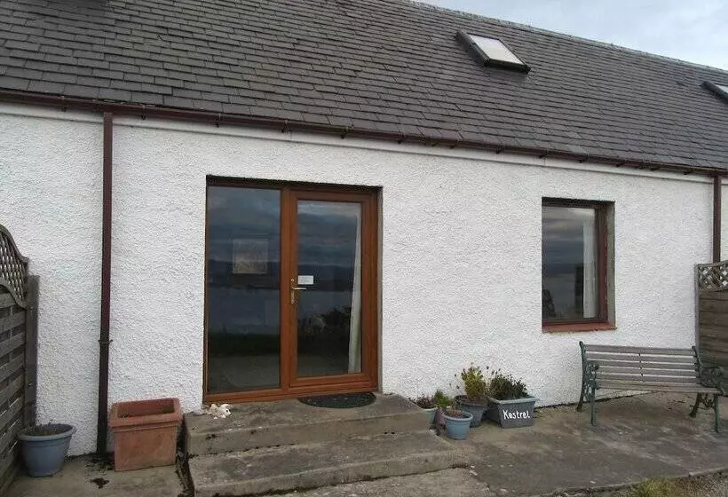 Kestrel, Longhouse Cottages