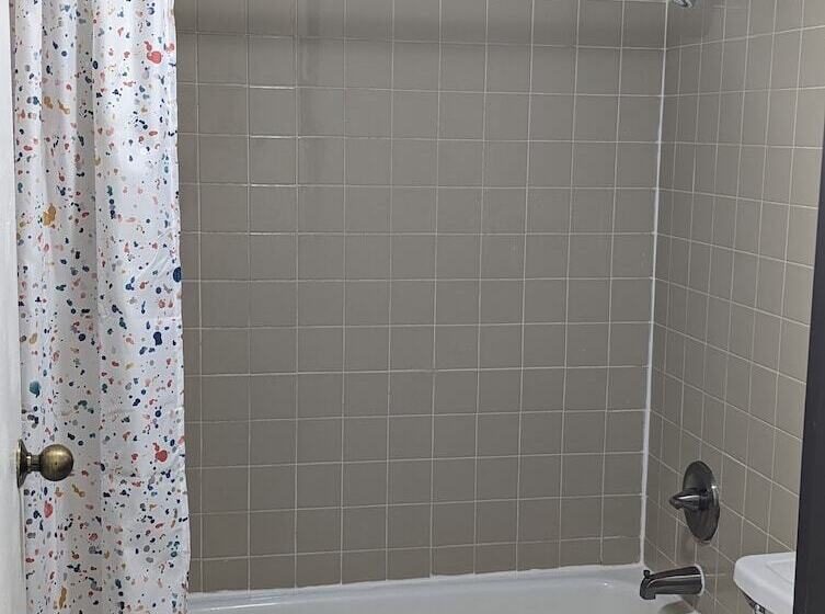 Мотель Luxury Inn