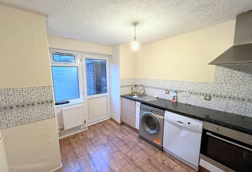 住所 4 Bed House In South London