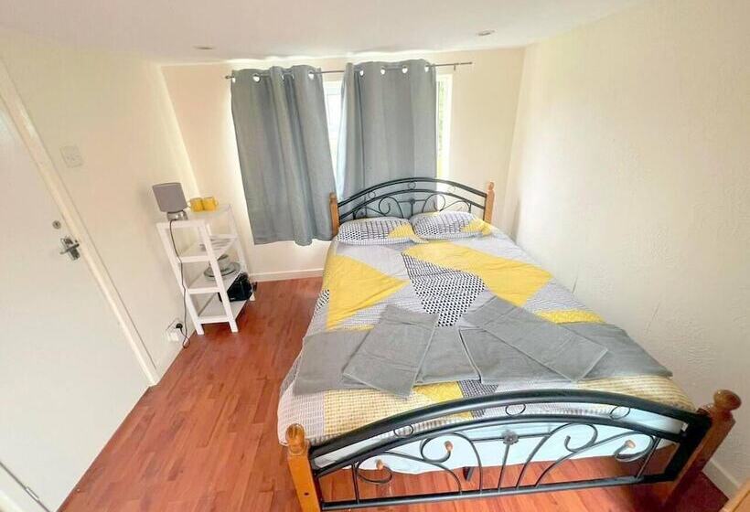 住所 4 Bed House In South London
