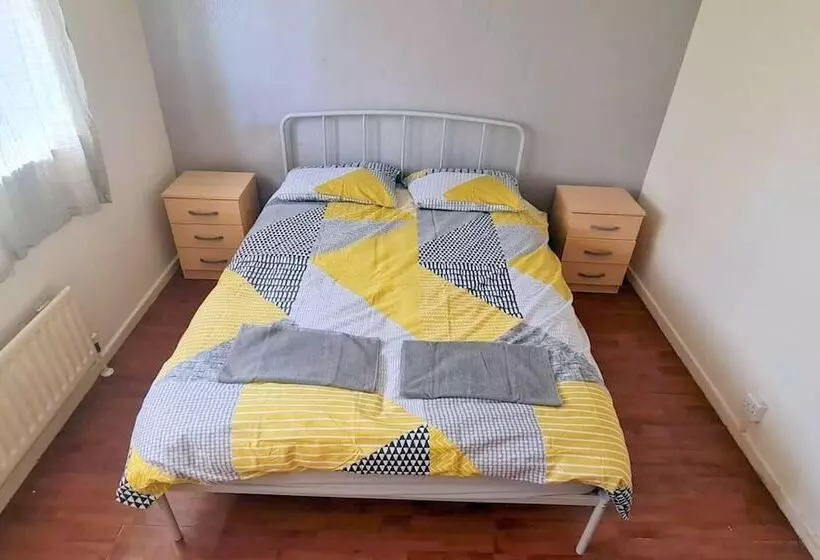 Residenssi 4 Bed House In South London