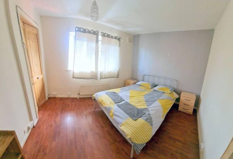 住所 4 Bed House In South London