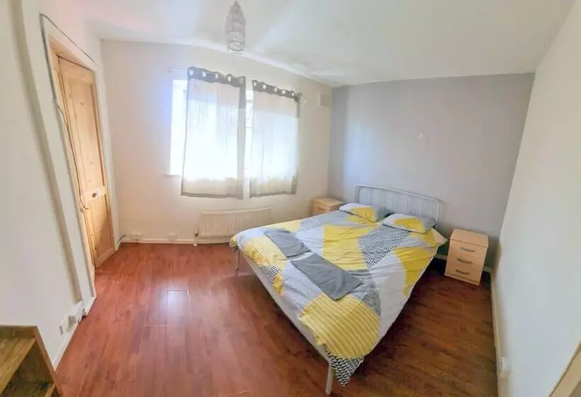 Residenssi 4 Bed House In South London