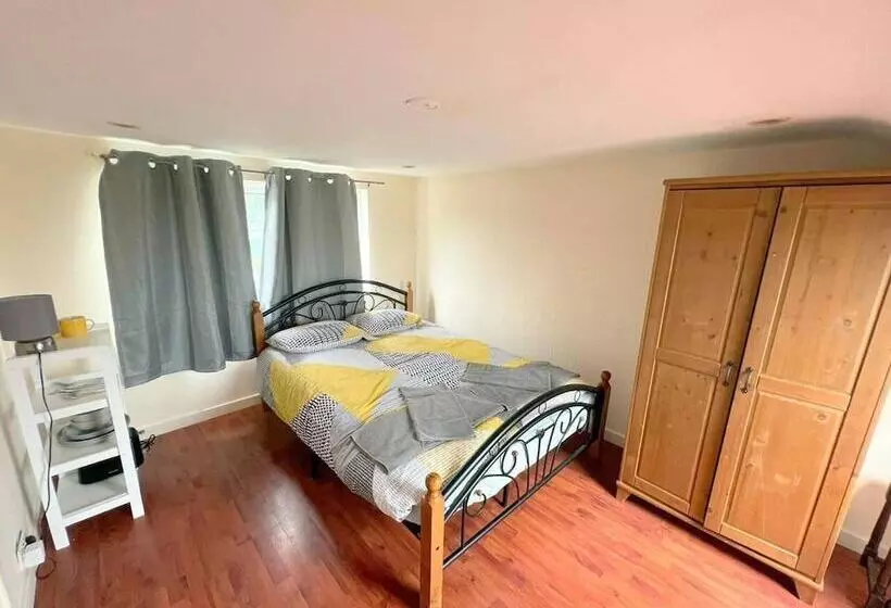 Residenssi 4 Bed House In South London