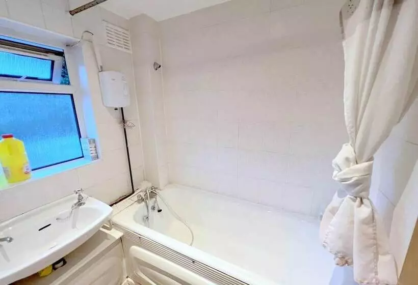 Residenssi 4 Bed House In South London