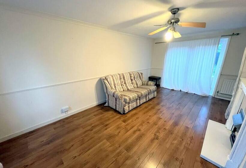 住所 4 Bed House In South London