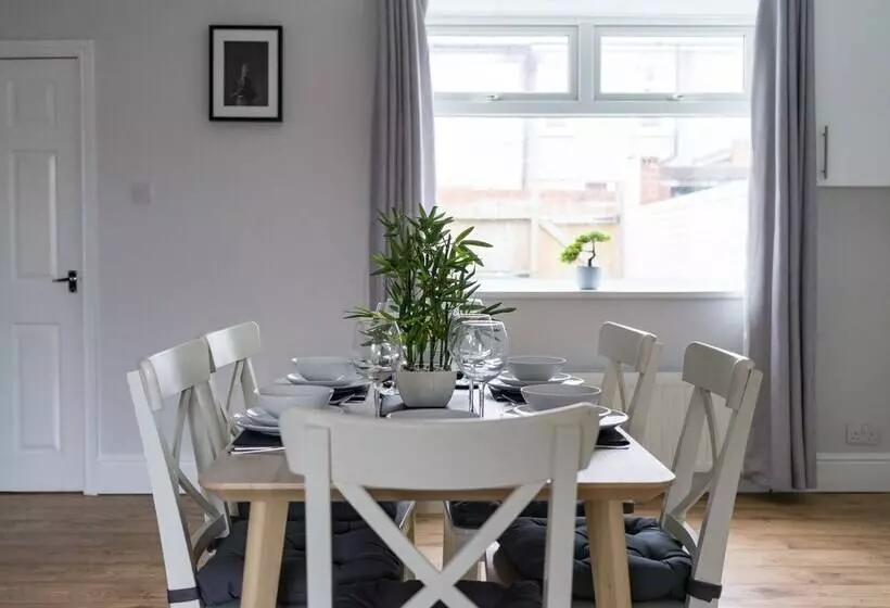 レジデンス East House   Inviting 3 Bed Stakeford