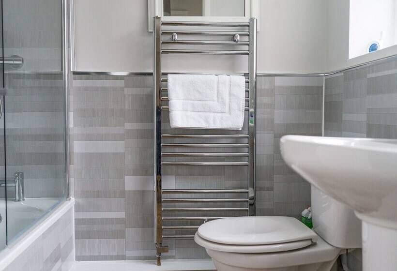 Резиденция East House   Inviting 3 Bed Stakeford