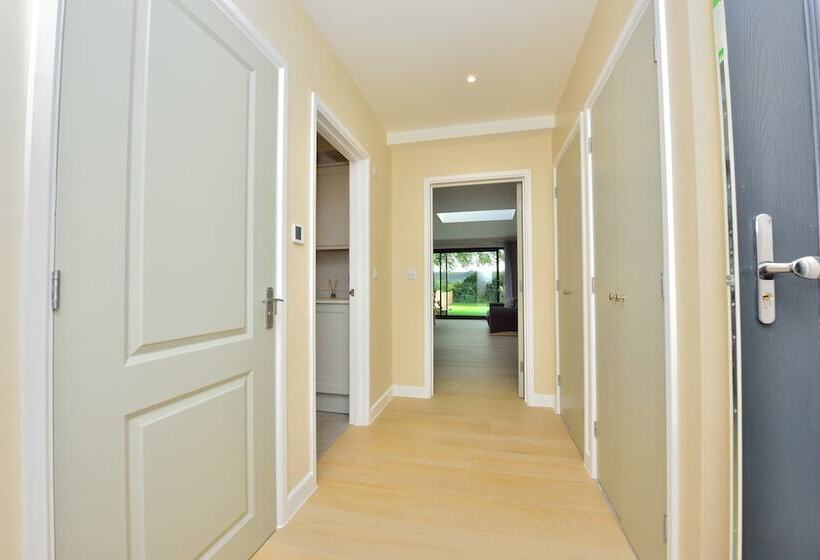 إقامة Charming 4 Bed House In Winchester,free Parking