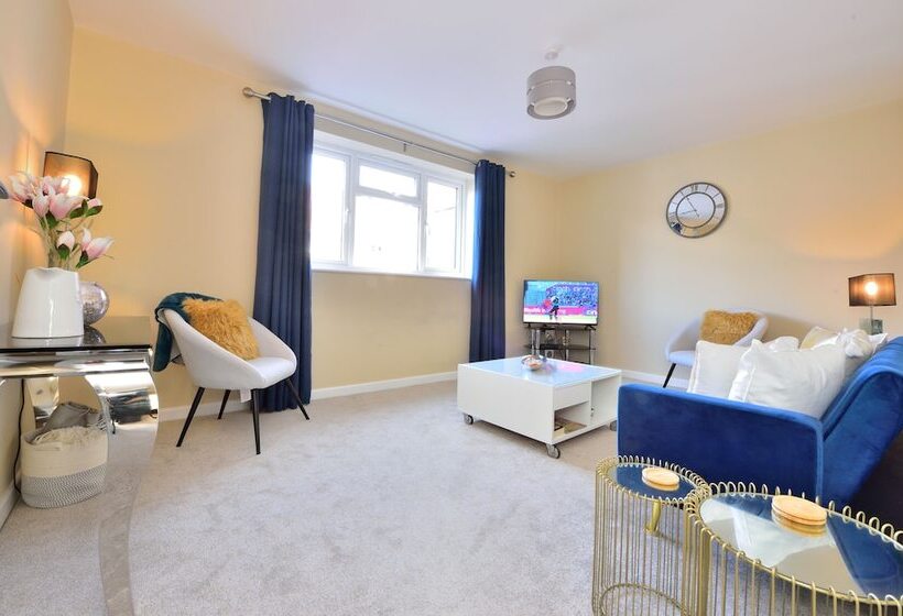 إقامة Charming 4 Bed House In Winchester,free Parking