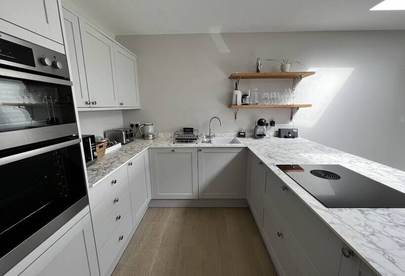 إقامة Charming 4 Bed House In Winchester,free Parking