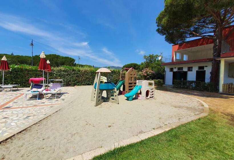 منتجع Camping Lacona Pineta