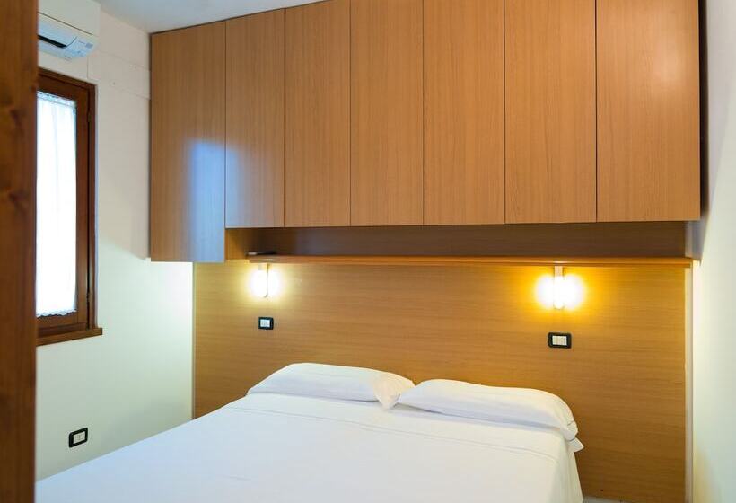 منتجع Camping Lacona Pineta