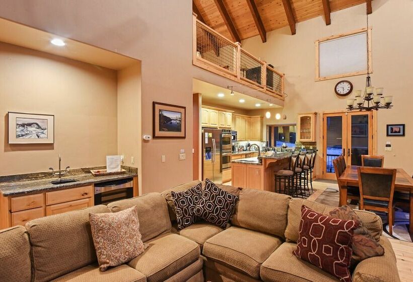 Skislope Sanctuary Close To Outdoor Activities