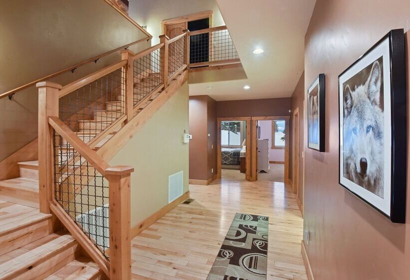 Skislope Sanctuary Close To Outdoor Activities