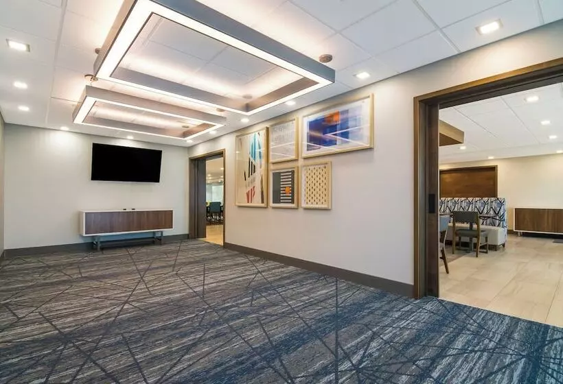 ホテル Holiday Inn Express & Suites   Springdale   Fayetteville Area