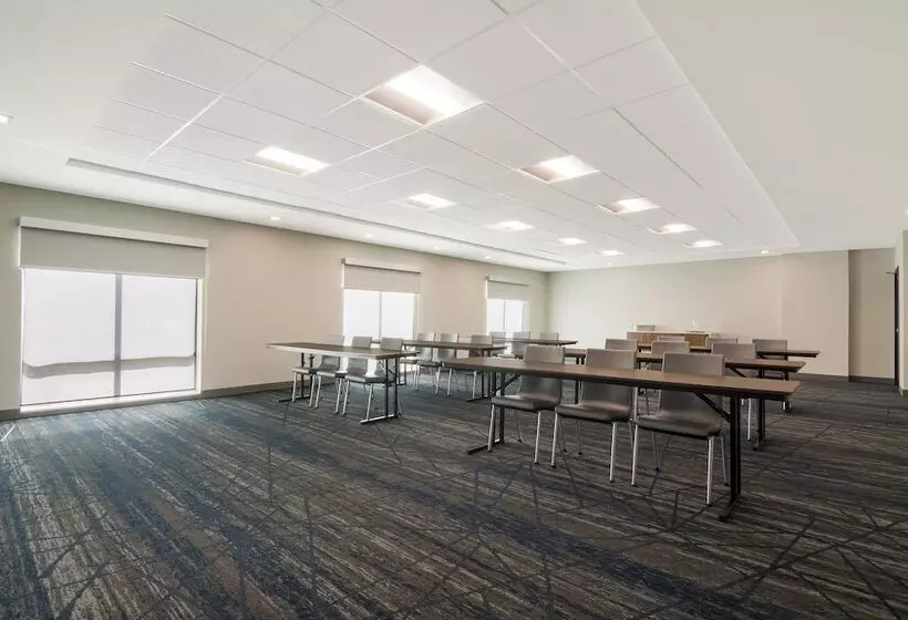 ホテル Holiday Inn Express & Suites   Springdale   Fayetteville Area