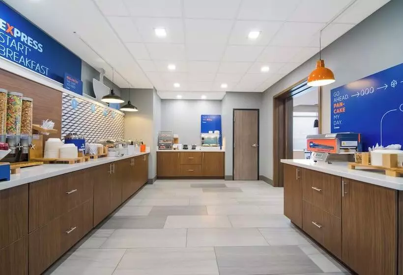 ホテル Holiday Inn Express & Suites   Springdale   Fayetteville Area