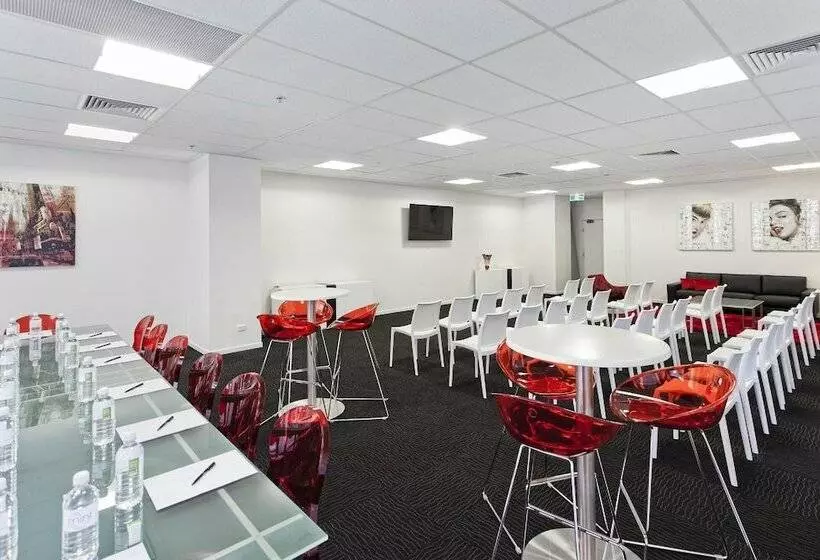 هتل Mercure Melbourne St Kilda Road