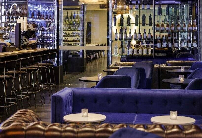 فندق Mercure Melbourne St Kilda Road