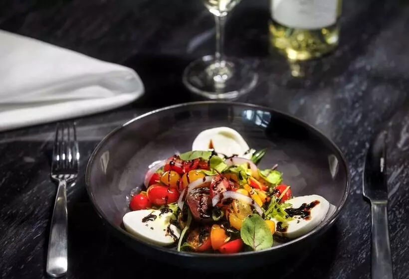 هتل Mercure Melbourne St Kilda Road