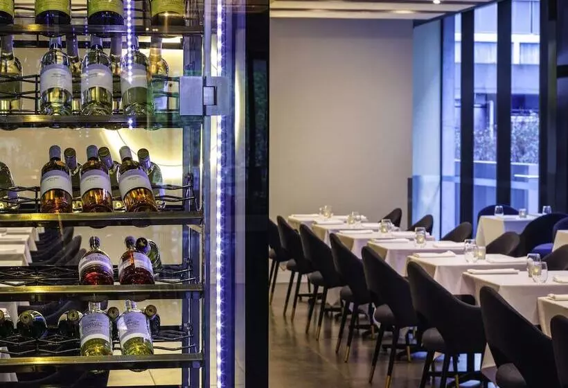 هتل Mercure Melbourne St Kilda Road